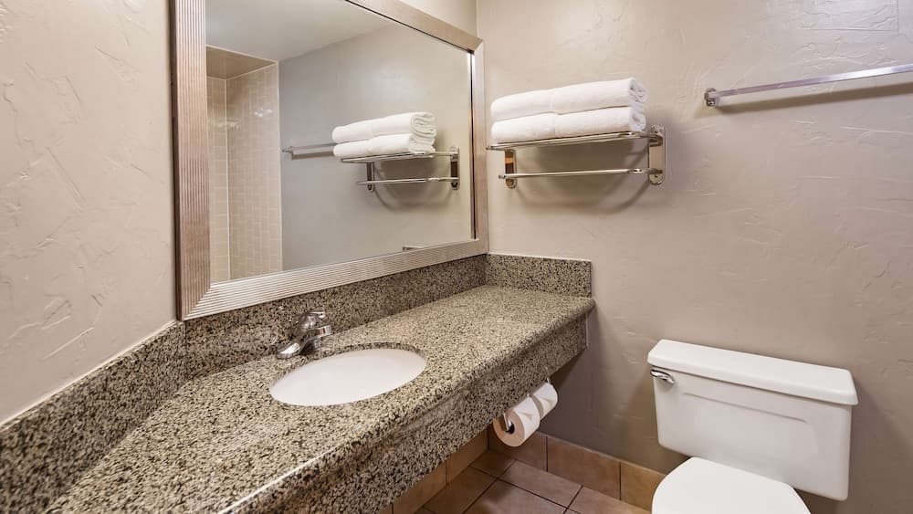 Best Western Ptarmigan Lodge interior in Dillon, CO — gallery photo 2
