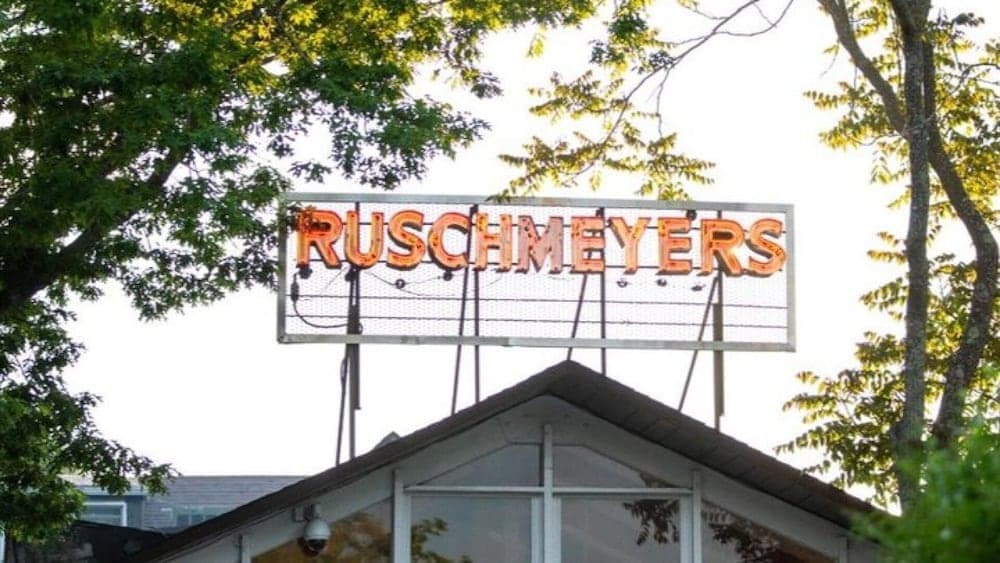 Ruschmeyers #9 - Dlx Queen featured exterior or lobby in Montauk, NY — similar hotel