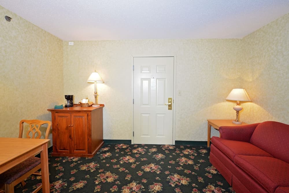 Our Guest Inn and Suites - Downtown gallery photo in Port Clinton, OH — image 18