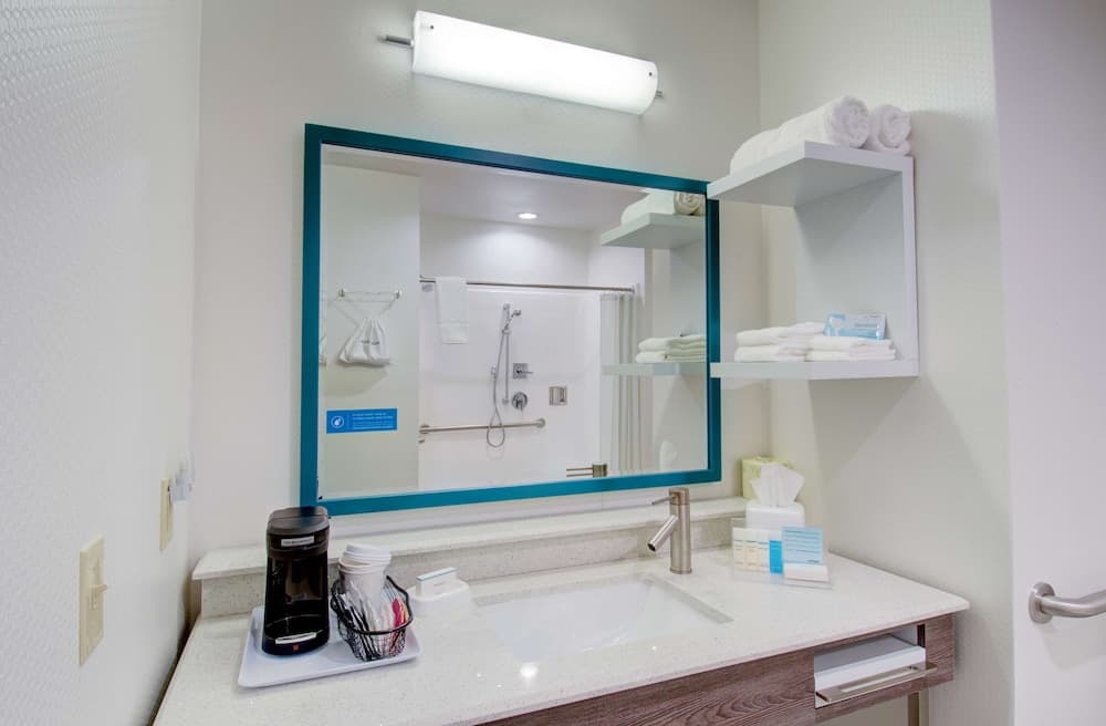 Hampton Inn & Suites Boston/Stoughton gallery photo in Stoughton — image 18