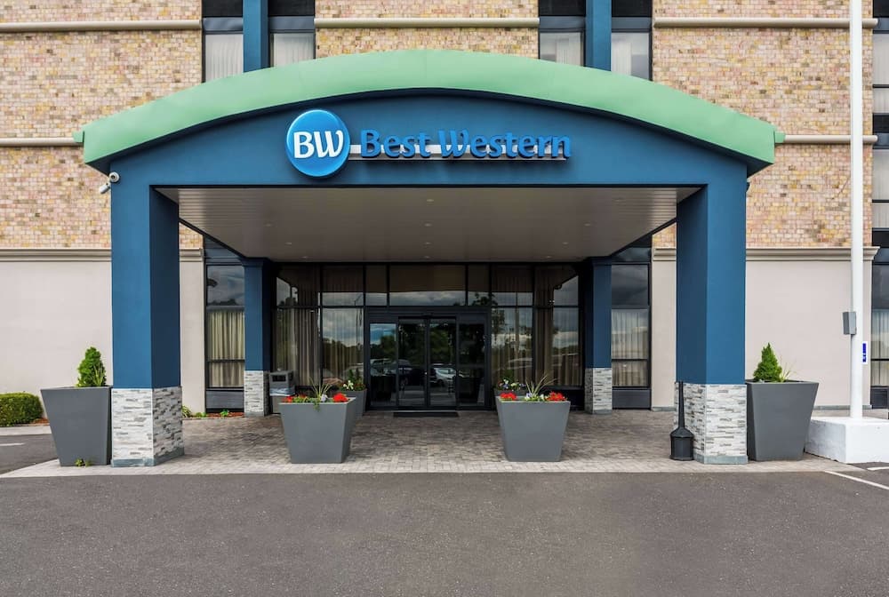 Best Western Executive Hotel Of New Haven - West Haven featured exterior or lobby in West Haven, CT — similar hotel