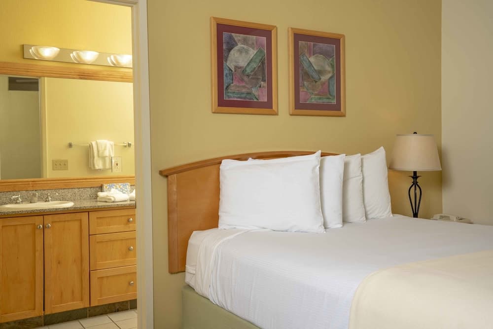 Raintree's Cimarron Golf Resort interior in Cathedral City, CA — gallery photo 2