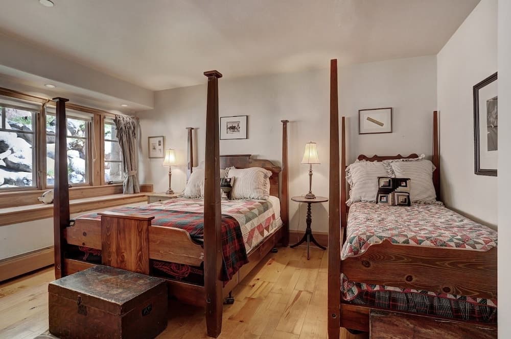 Saddleridge interior in Avon, CO — gallery photo 2