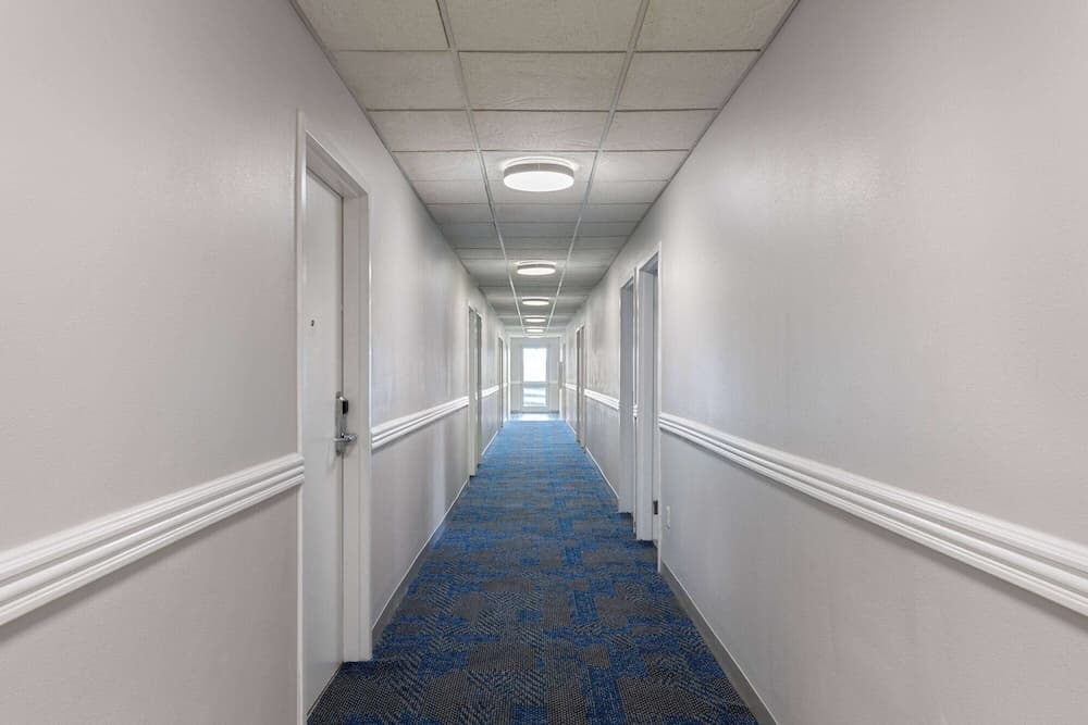 Microtel Inn by Wyndham Bowling Green interior in Bowling Green, KY — gallery photo 2