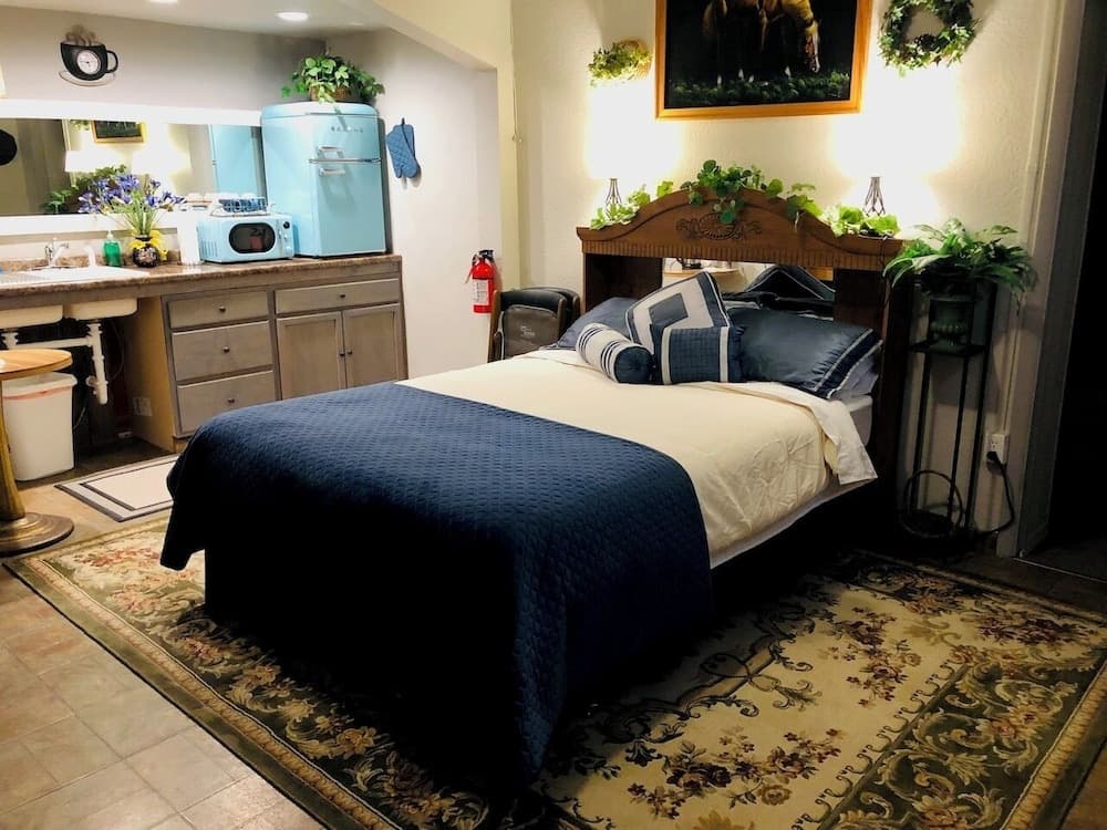 Salmon River Inn interior in Salmon, ID — gallery photo 2