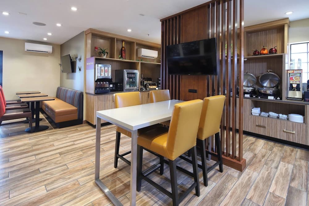TownePlace Suites by Marriott Tucson interior in Tucson, AZ — gallery photo 2