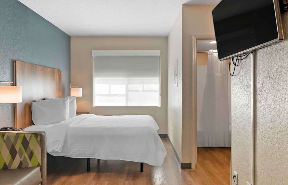 Extended Stay America Premier Suites Ft Lauderdale CypressCk interior in Pompano Beach, FL — gallery photo 2