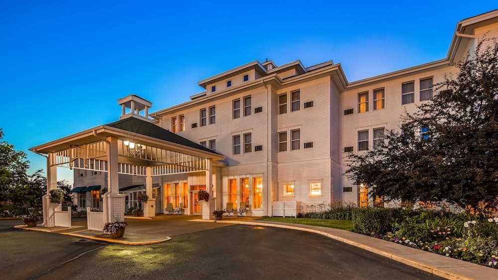 Best Western The Hotel Chequamegon featured exterior or lobby in Ashland, WI — similar hotel