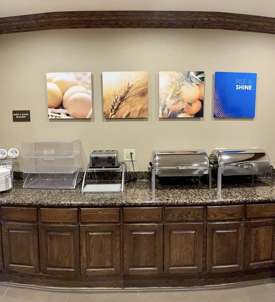 Comfort Suites Oshkosh West gallery photo in Oshkosh, WI — image 5