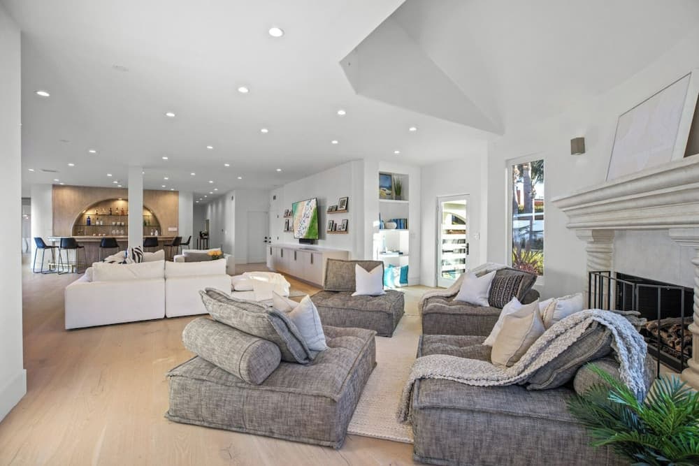 Pacific Paradise property views in Malibu, CA — gallery photo 3
