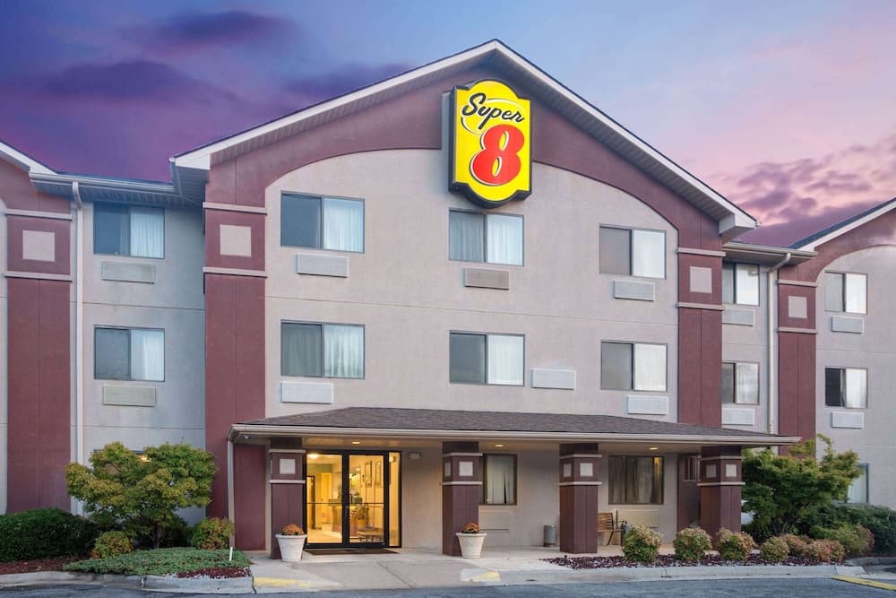 Super 8 by Wyndham Lynchburg VA gallery photo in Lynchburg, VA — image 4