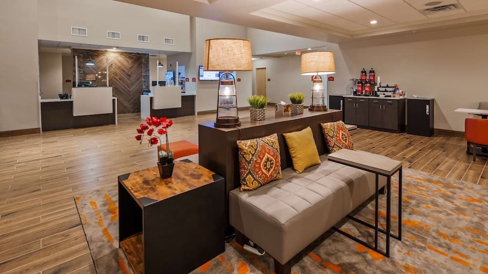 B/W Plus Elizabethtown Inn & Suites property views in Elizabethtown, KY — gallery photo 3