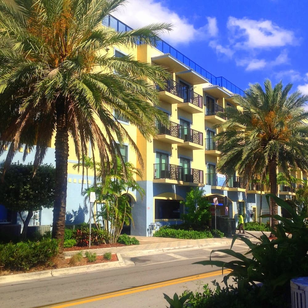 Vistalmar Beach Resort interior in Deerfield Beach, FL — gallery photo 2