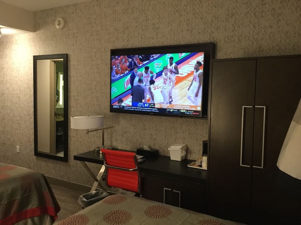 Ramada by Wyndham Bronx Terminal interior in Bronx, NY — gallery photo 2
