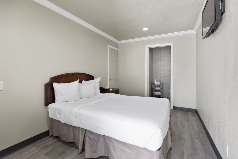 Le Blanc Inn & Suites gallery photo in El Monte, CA — image 43