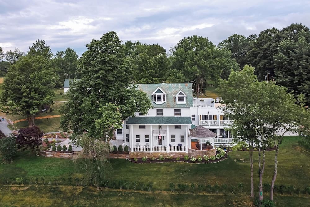 Kenoza Hall — hotel in Monticello, New York