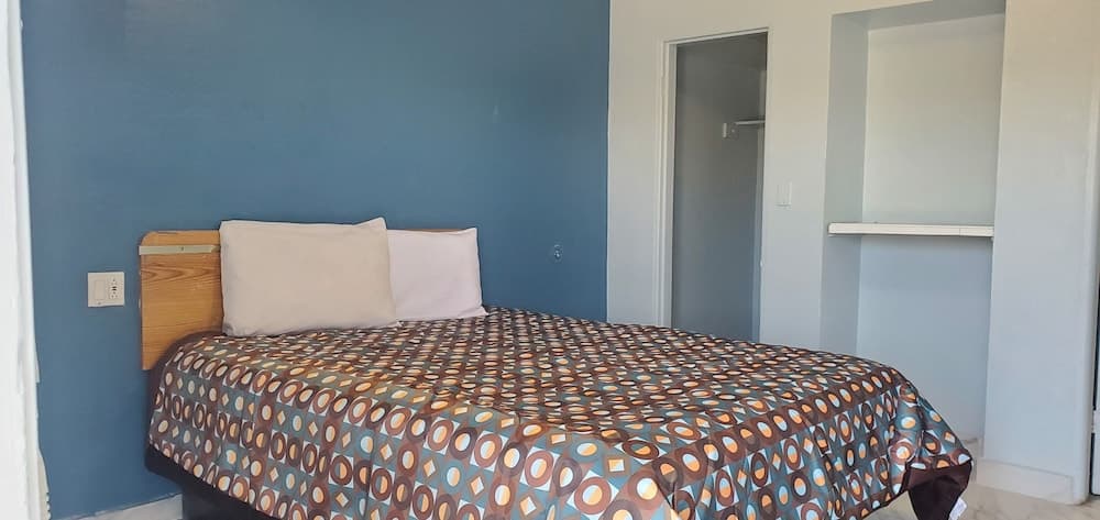 Green spot motel gallery photo in Victorville, CA — image 10
