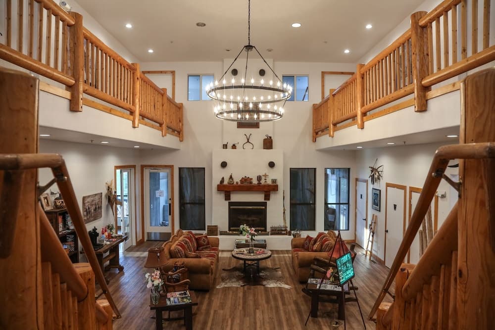 Creekside Lodge and Cabins interior in Mayer, AZ — gallery photo 2