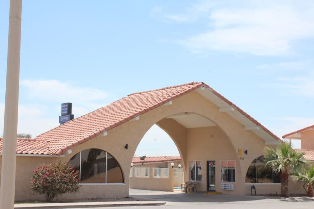 Travelodge by Wyndham Blythe featured exterior or lobby in Blythe, CA — similar hotel