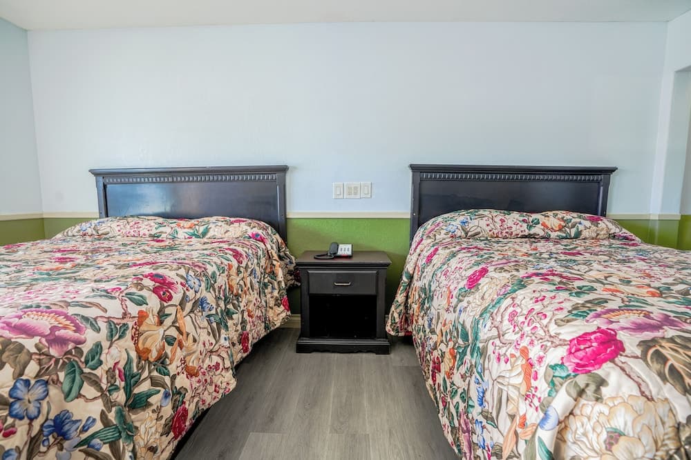 Day&Night Inn gallery photo in Hesperia, CA — image 10