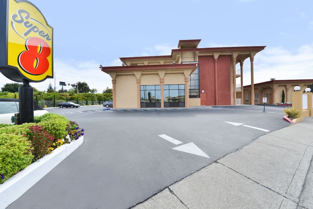 Super 8 by Wyndham Vallejo/Napa Valley gallery photo in Vallejo, CA — image 26