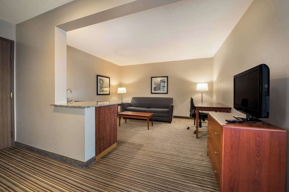 Best Western Park Oasis Inn property views in Mauston, WI — gallery photo 3