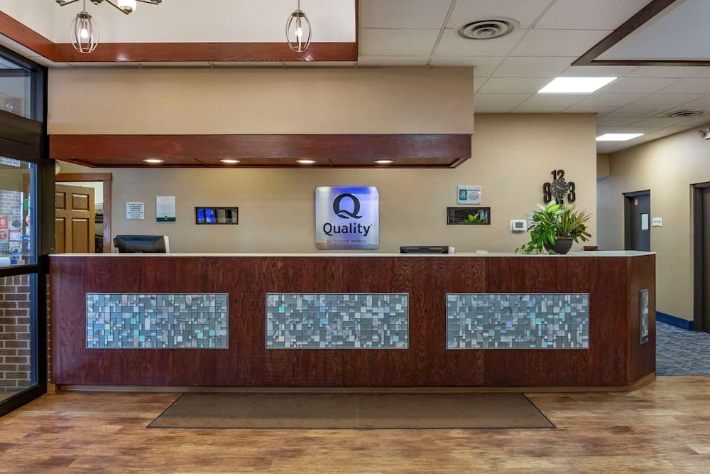 Quality Inn & Suites Zanesville City Center interior in Zanesville, OH — gallery photo 2
