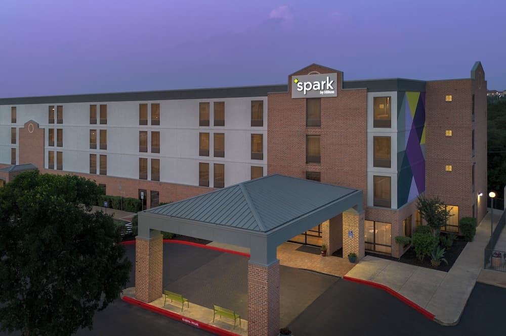 Spark By Hilton San Antonio Northwest near Six Flags interior in San Antonio, TX — gallery photo 2