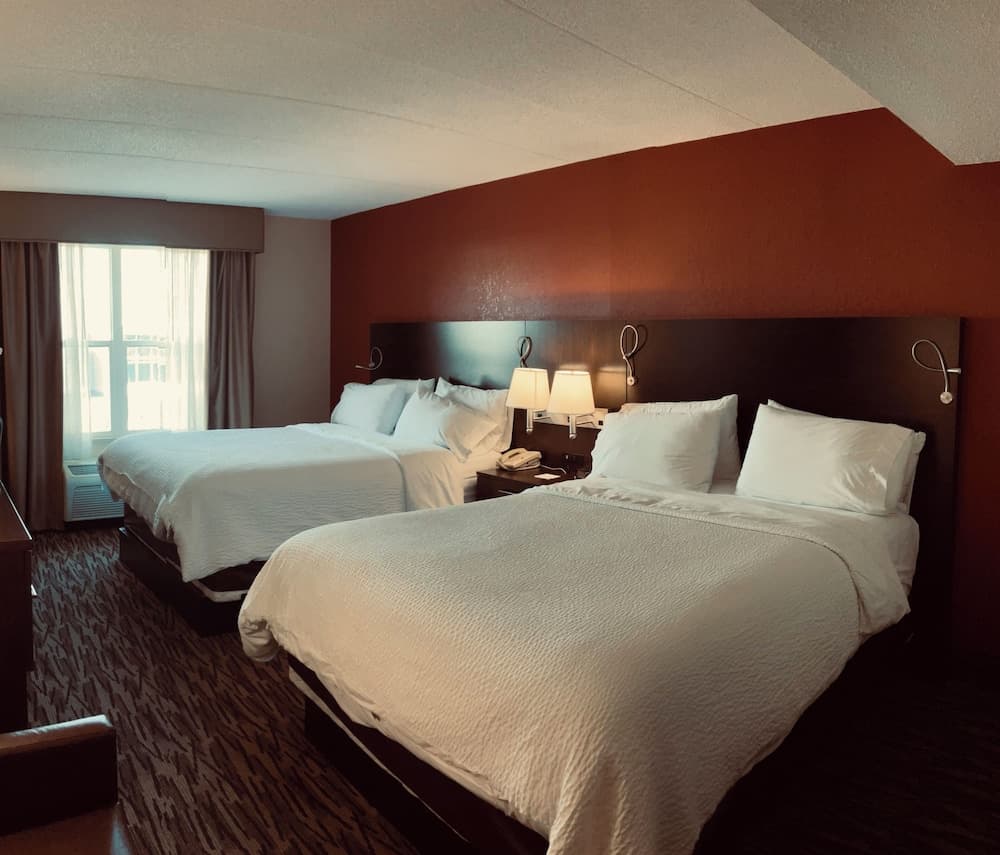 Pearl Street Hotel & Suites property views in La Crosse, WI — gallery photo 3