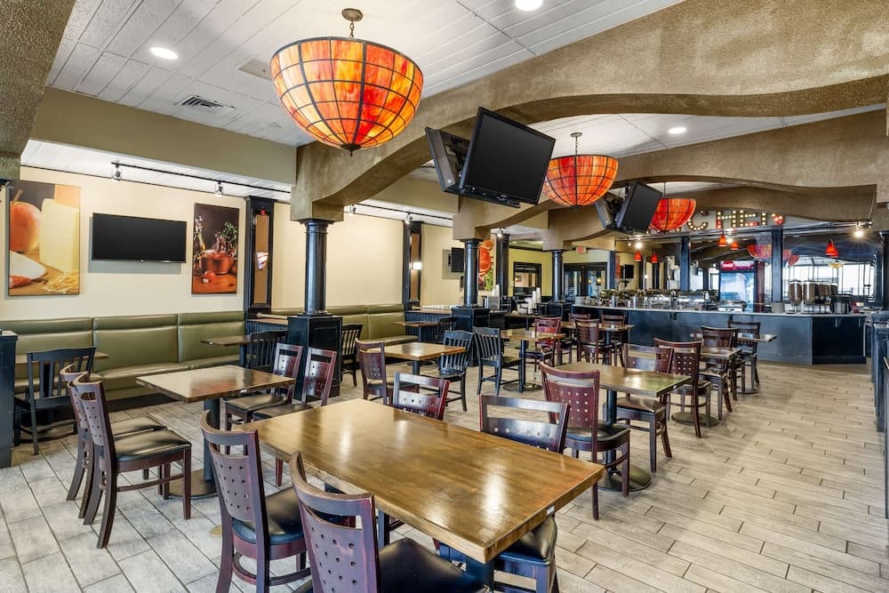 Clarion Inn North Haven - New Haven North gallery photo in North Haven — image 35