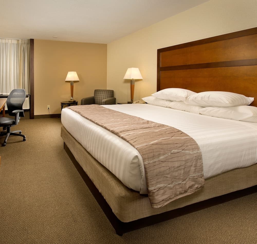 Drury Inn & Suites Springfield IL interior in Springfield, IL — gallery photo 2