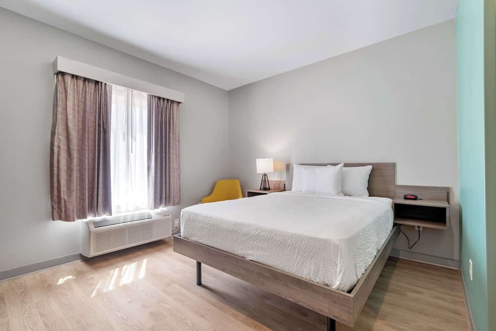 ECHO Suites Extended Stay by Wyndham Dallas Plano/Richardson gallery photo in Plano, TX — image 7