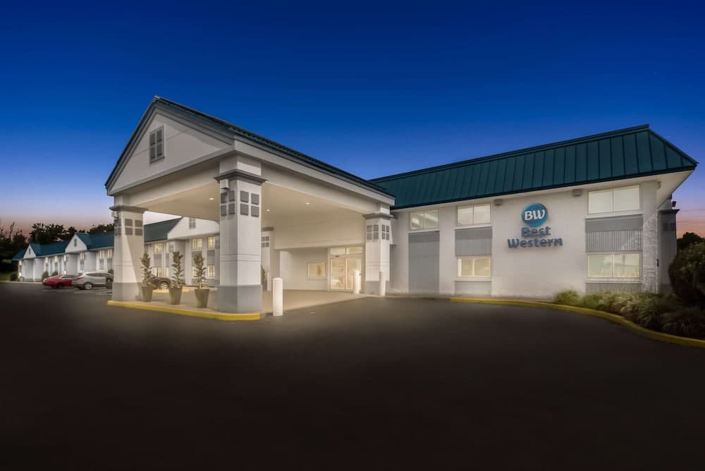 Baymont by Wyndham Westampton featured exterior or lobby in Mount Holly — similar hotel