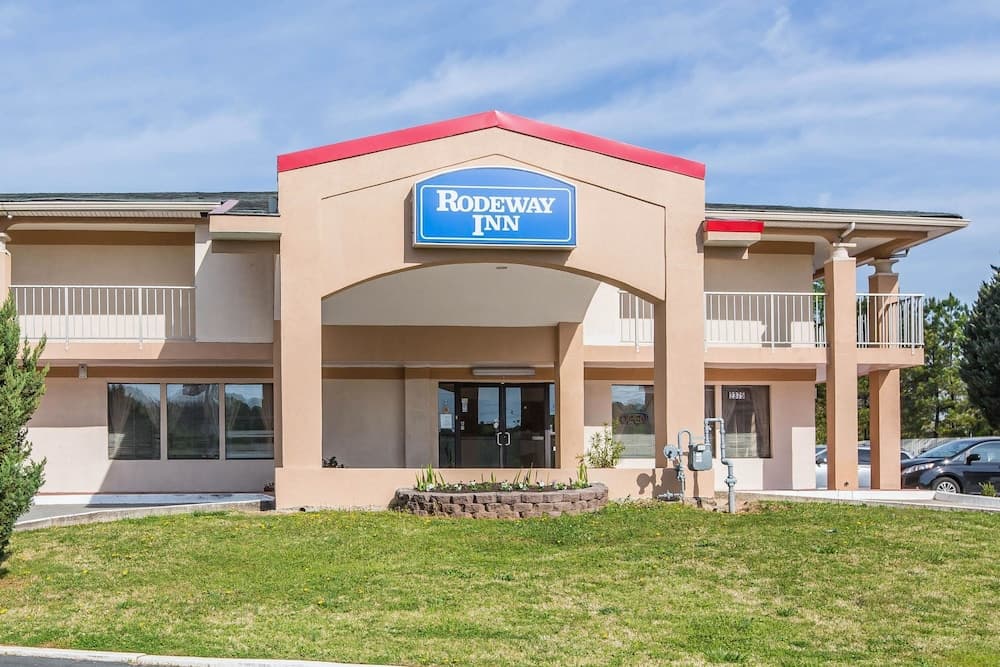 Rodeway Inn Marietta near Dobbins ARB — hotel in Marietta, Georgia