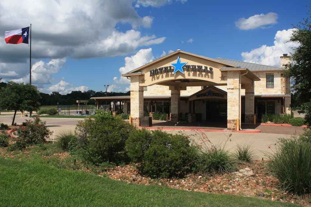 Hotel Texas featured exterior or lobby in Hallettsville, TX — similar hotel