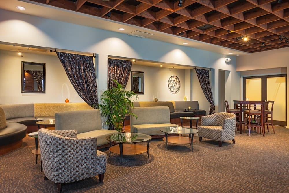 Handlery Hotel interior in San Diego, CA — gallery photo 2