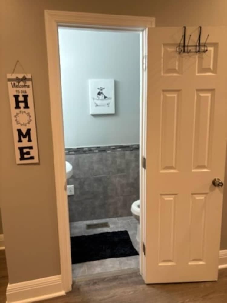 Diamond Horizon Suite interior in Philadelphia, PA — gallery photo 2