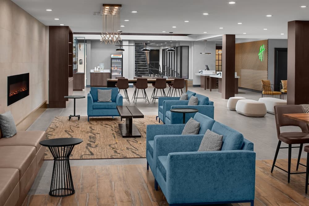 Holiday Inn Hasbrouck Heights-Meadowlands by IHG interior in Hasbrouck Heights, NJ — gallery photo 2