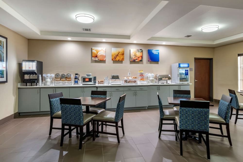 Comfort Inn & Suites Scott-West Lafayette property views in Scott, LA — gallery photo 3