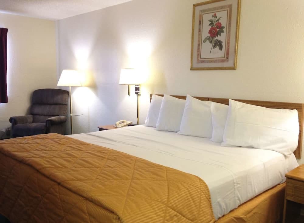 Capital O Amerihost Inn and Suites Fulton Hwy 54 MO featured exterior or lobby in Fulton, MO — similar hotel