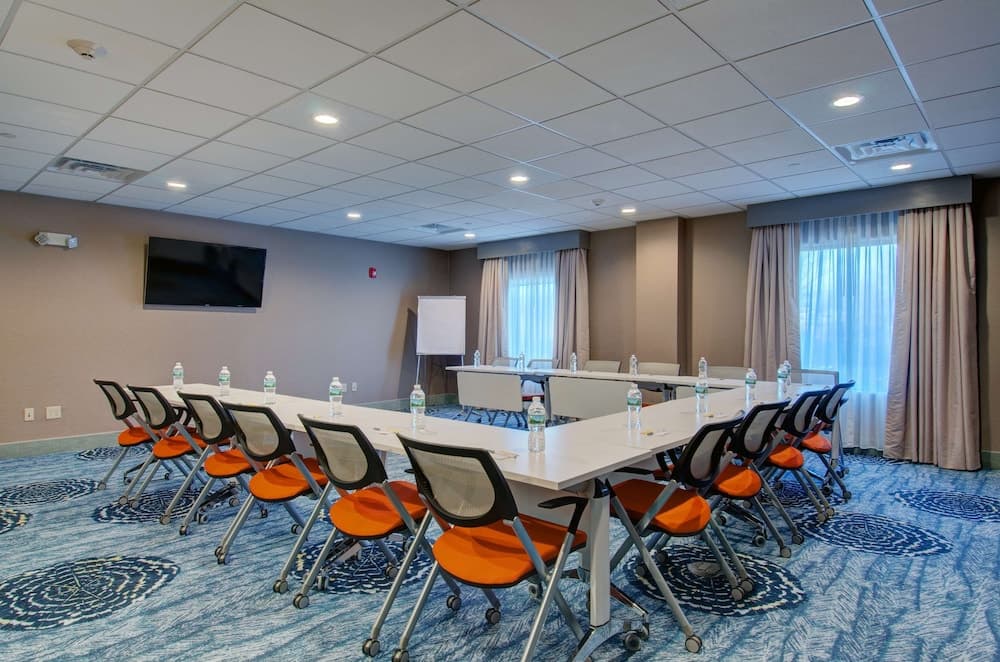 Hampton Inn & Suites Boston/Stoughton gallery photo in Stoughton — image 42