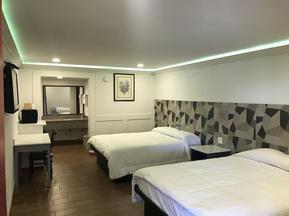 Star Inn Hotel Seaworld San Antonio interior in San Antonio, TX — gallery photo 2
