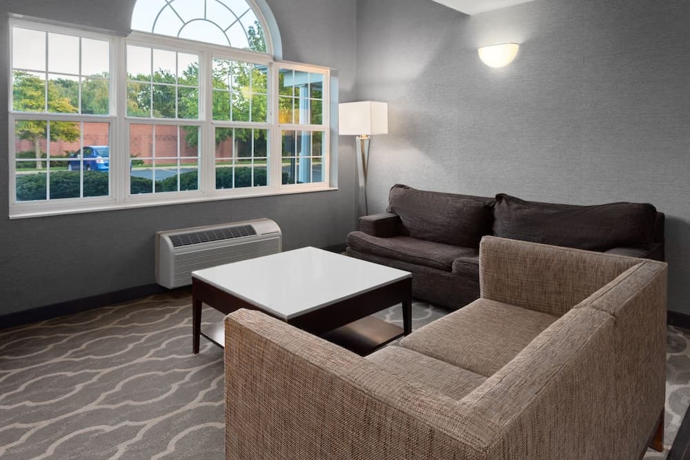 Americas Best Value Inn & Suites Racine gallery photo in Mount Pleasant, WI — image 7