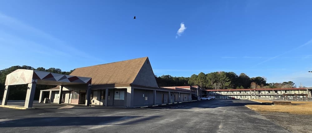 HomeTowne Studios LaGrange gallery photo in LaGrange, GA — image 4
