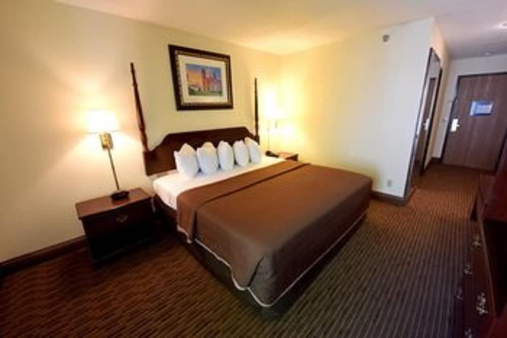 Fairview Beachfront Inn property views in Mackinaw City, MI — gallery photo 3