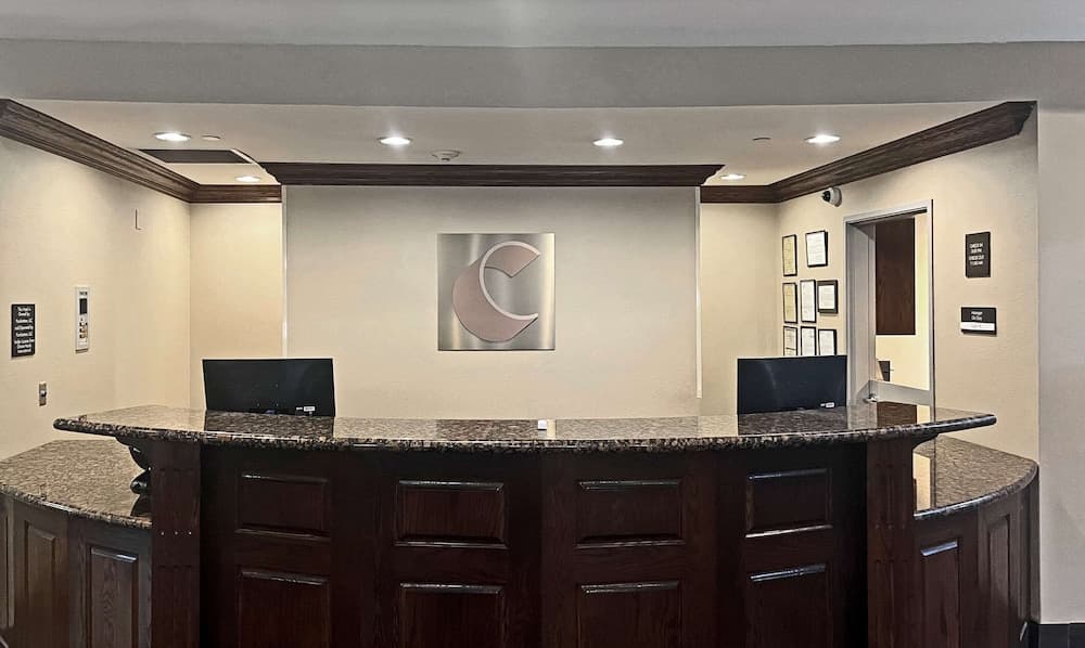 Comfort Suites Oshkosh West gallery photo in Oshkosh, WI — image 4