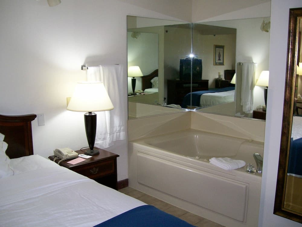 Holiday Inn Express & Suites Alliance by IHG property views in Alliance, OH — gallery photo 3