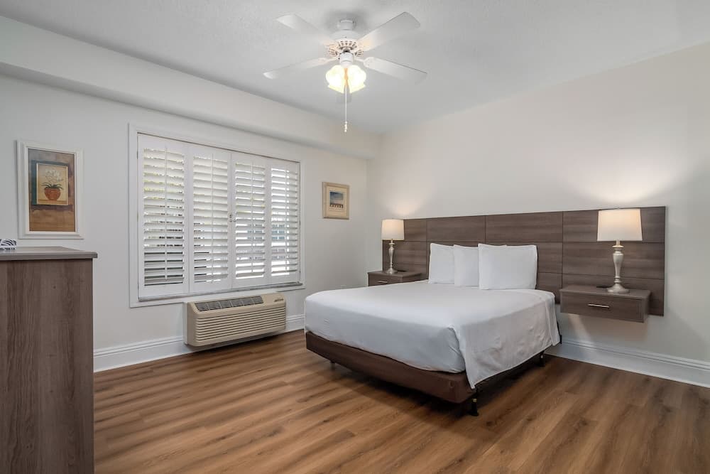 Naples Park Central Hotel gallery photo in Naples, FL — image 35
