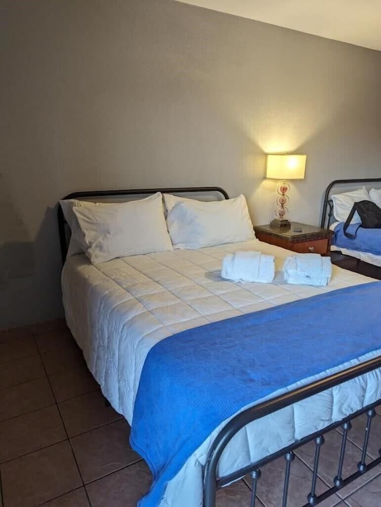 Ingles Motel property views in Henderson, NV — gallery photo 3