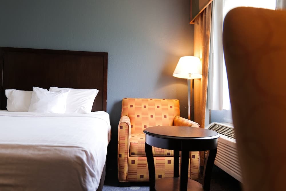 Baymont by Wyndham Flint Airport North gallery photo in Flint, MI — image 7